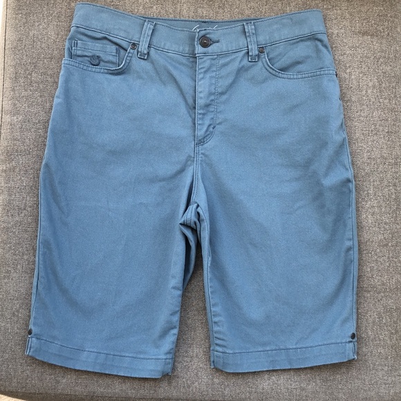 Gloria Vanderbilt Pants - NWOT! - GLORIA VANDERBILT All-Around Slimming Effect ‘Amanda’ Denim Shorts